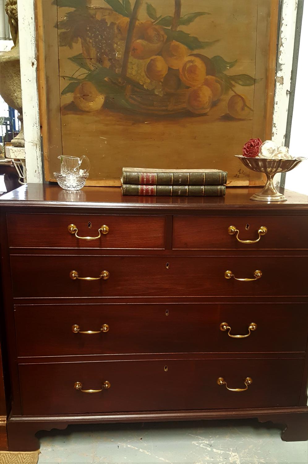 Georgian mahogany chest of drawers