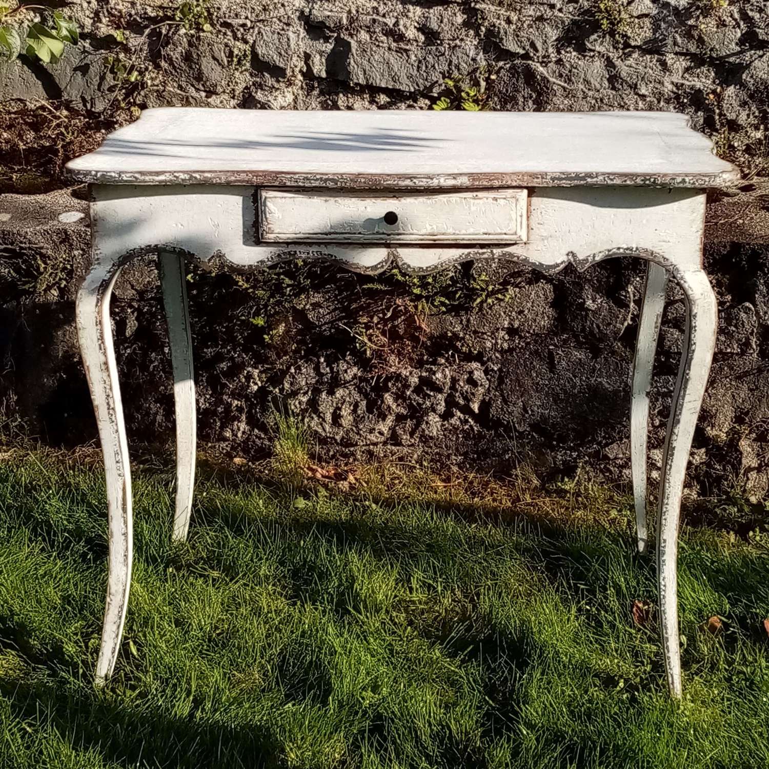 19thC painted French table with cabriole legs