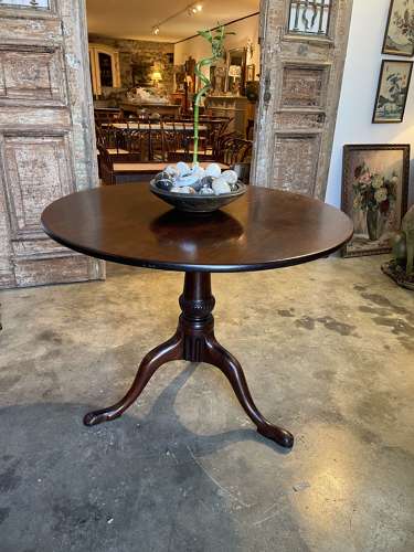 Georgian mahogany tilt top table