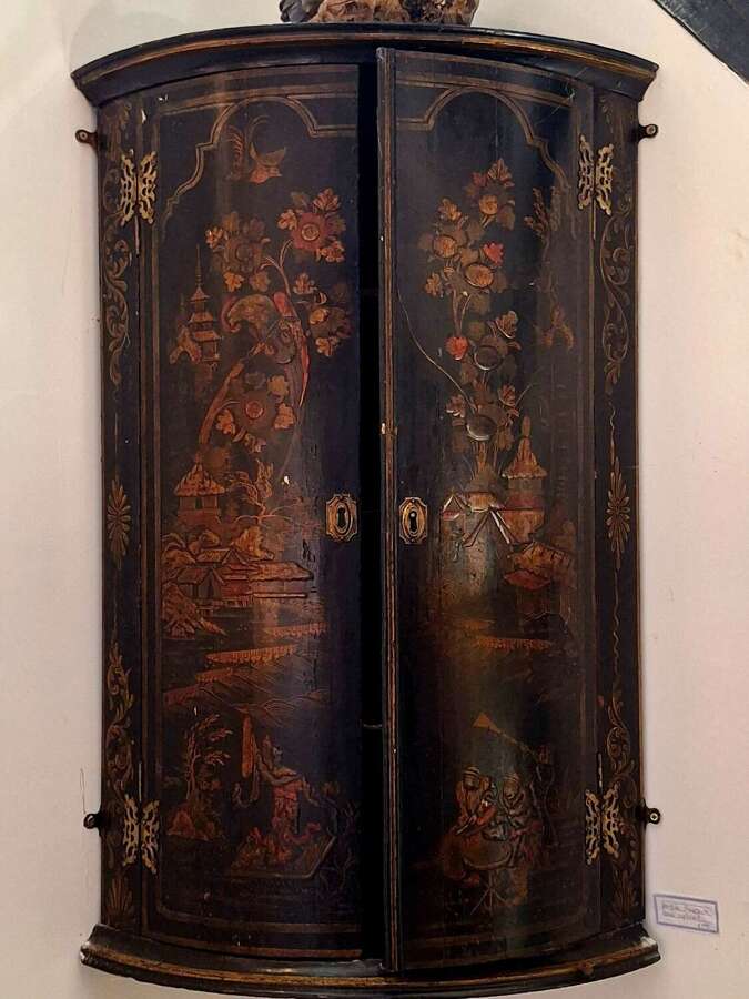 Georgian chinoiserie corner cabinet