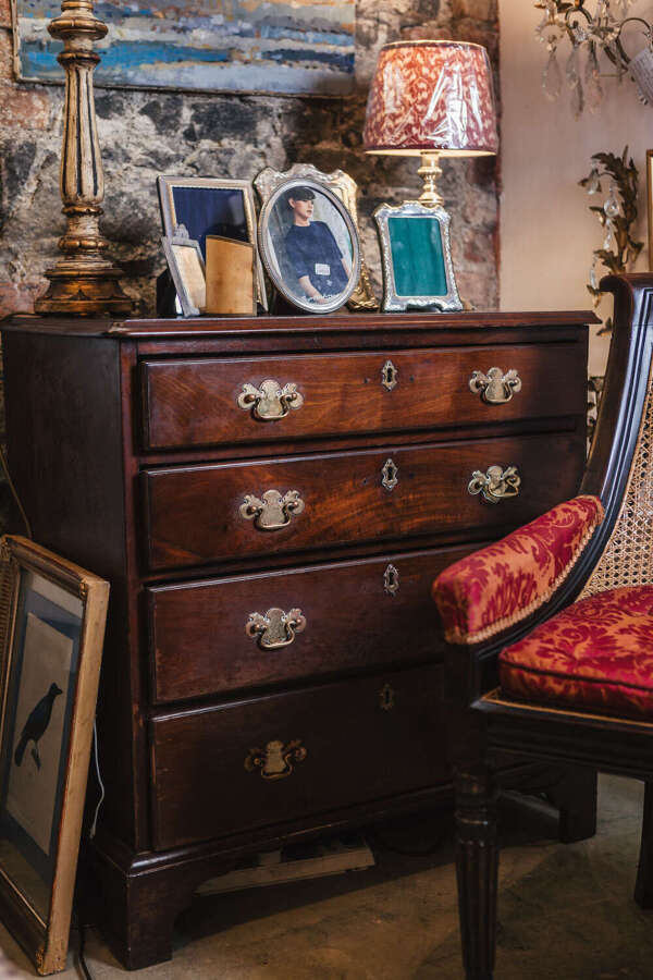 Georgian mahogany chest of drawers