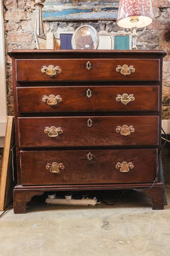 Georgian mahogany chest of drawers